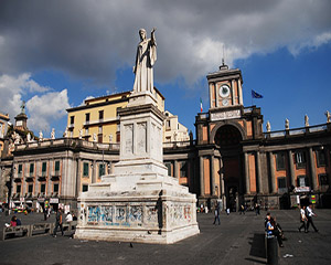 Monumento Dante Alighieri in Piazza Dante_rz